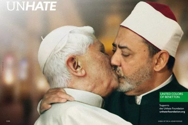 Benettons-kissing-Pope.jpg