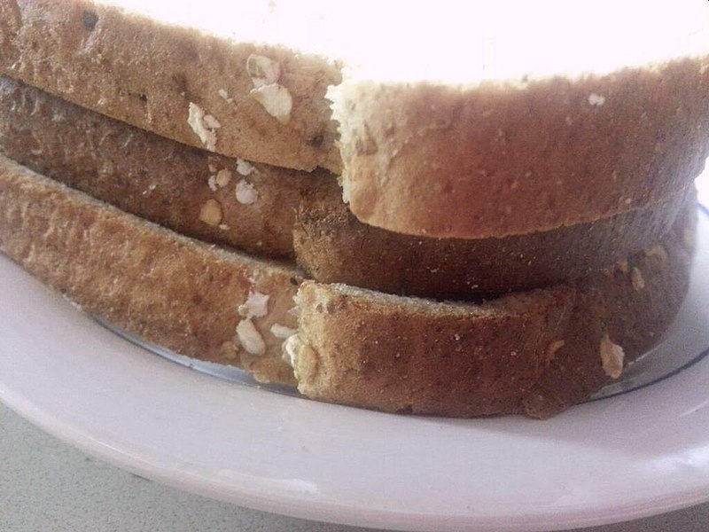 800px-An_image_of_a_toast_sandwich%2C_shot_from_the_side.jpg